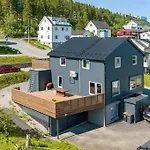 Stort Hus I Nordlysbyen