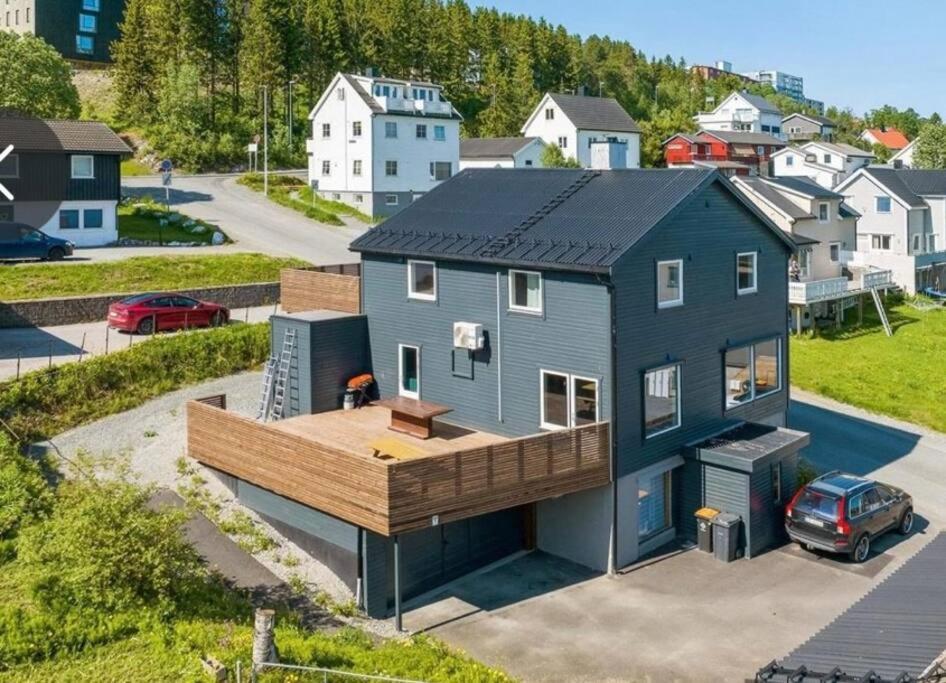 Stort Hus I Nordlysbyen Feriehus Tromsø